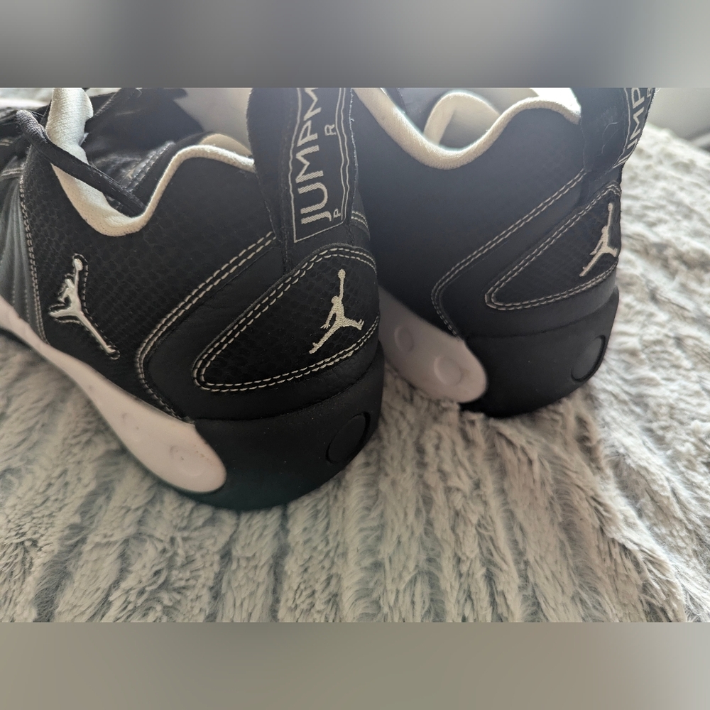 Jordan Nike Jumpman Size 12 - Picture 4 of 10